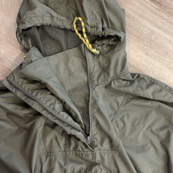 H&M sport rain jacket in deep green size men’s small - Picture 6 of 8